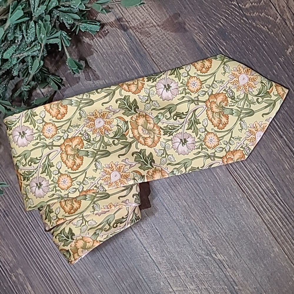 Metropolitan Museum Of Modern Art MOMA Floral Silk  Patterned Tie Made In Italy